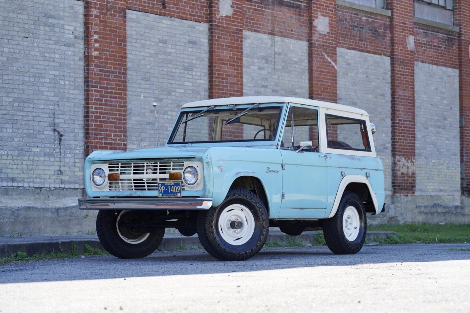 1967 Ford Bronco 4x4 - Image 2