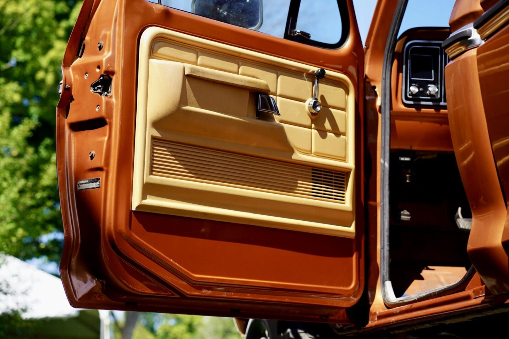 1975 Ford F-250 Custom 4x4 Highboy Explorer - Image 48
