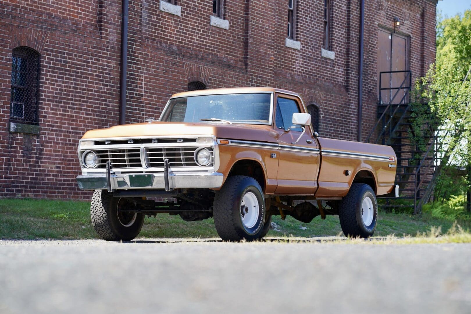 1975 Ford F-250 Custom 4x4 Highboy Explorer - Image 13