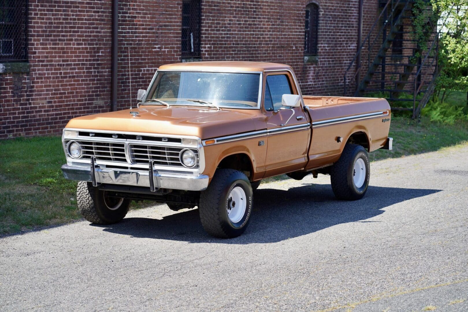 1975 Ford F-250 Custom 4x4 Highboy Explorer - Image 16