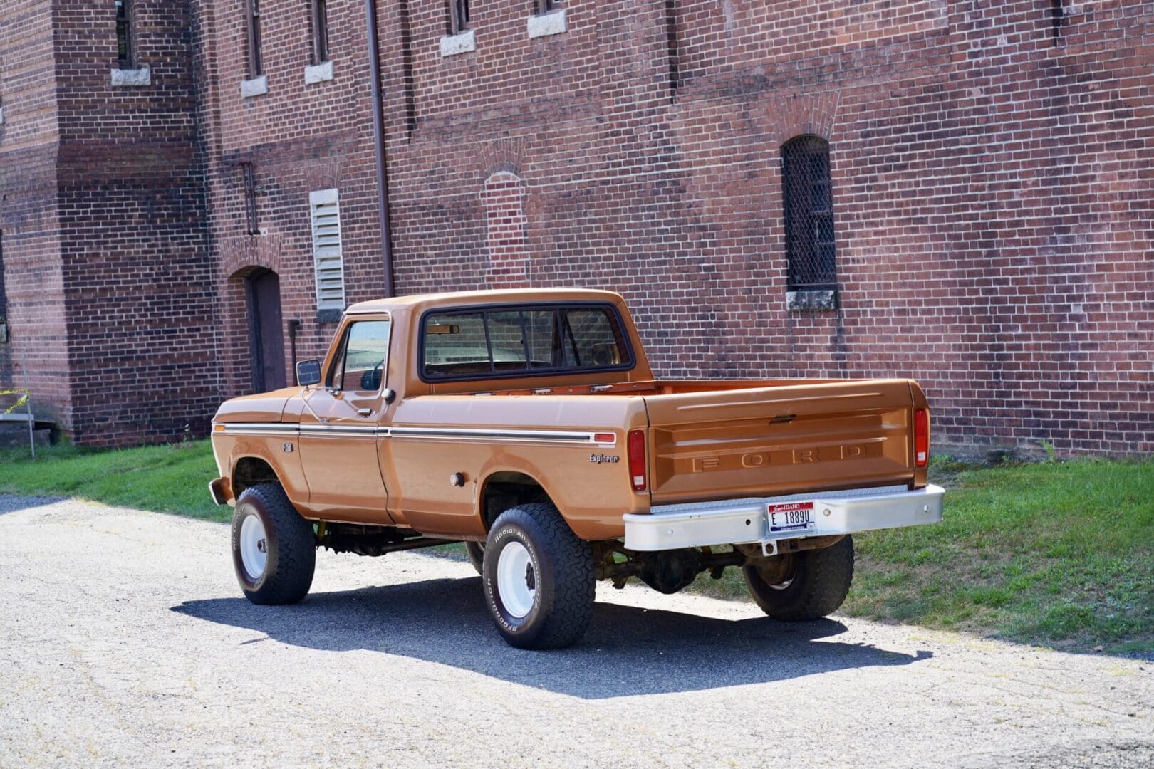 1975 Ford F-250 Custom 4x4 Highboy Explorer - Image 17