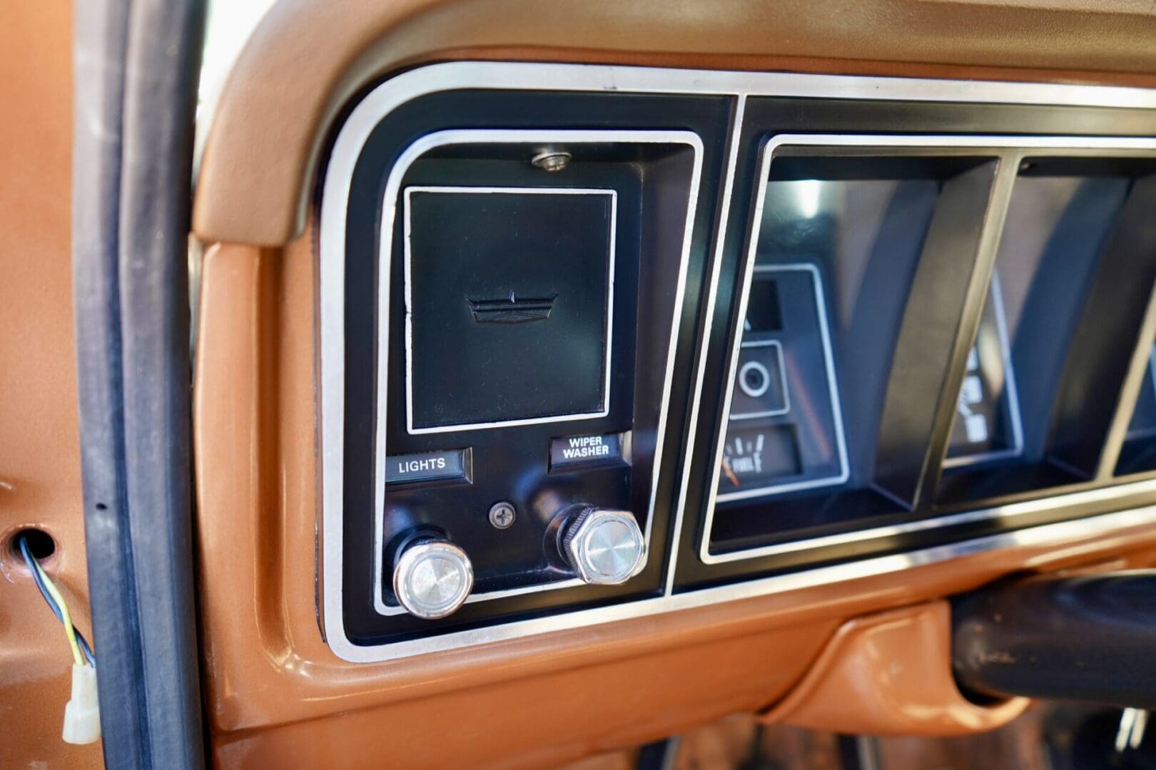 1975 Ford F-250 Custom 4x4 Highboy Explorer - Image 46