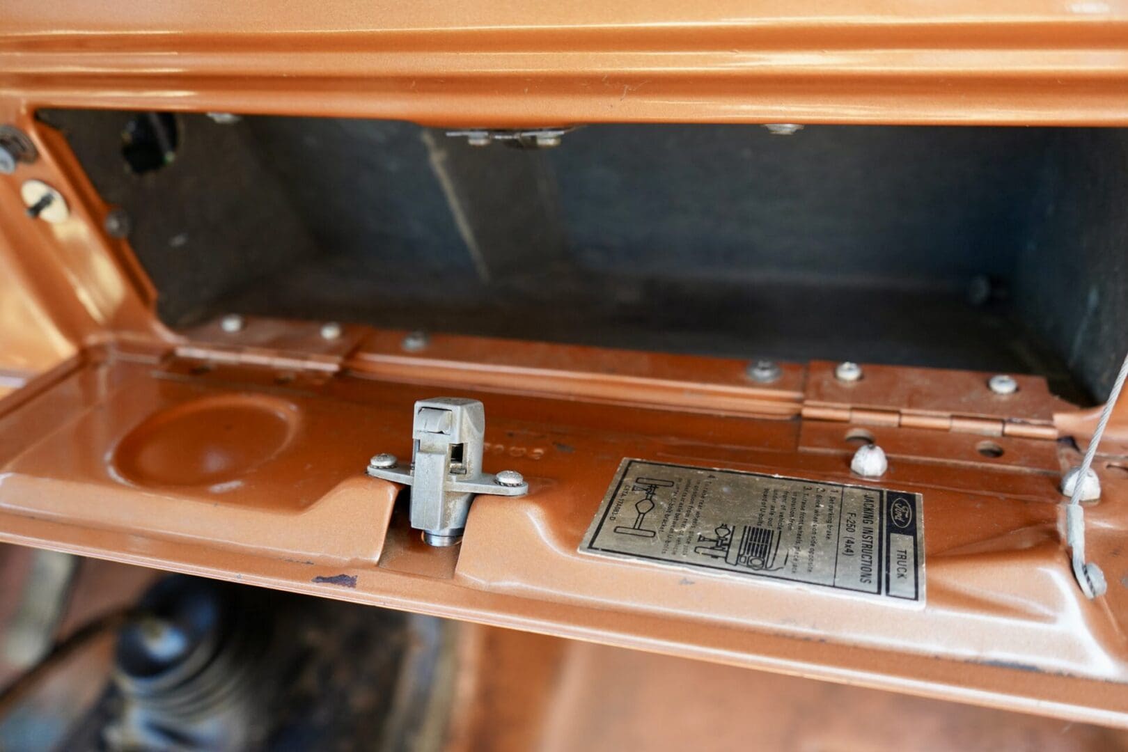 1975 Ford F-250 Custom 4x4 Highboy Explorer - Image 62